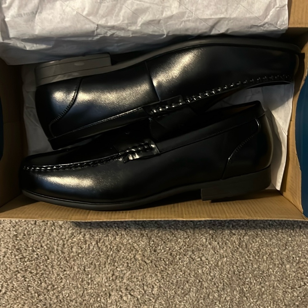 Black dress shoes